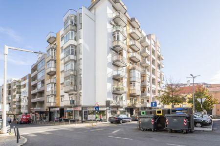 Apartamento T2, com terraço com vista, para Arrendar em Almada - Photo 4