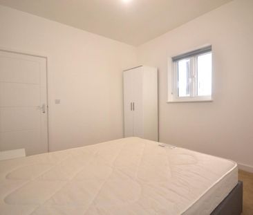 1 bedroom Flat To Let - Photo 2