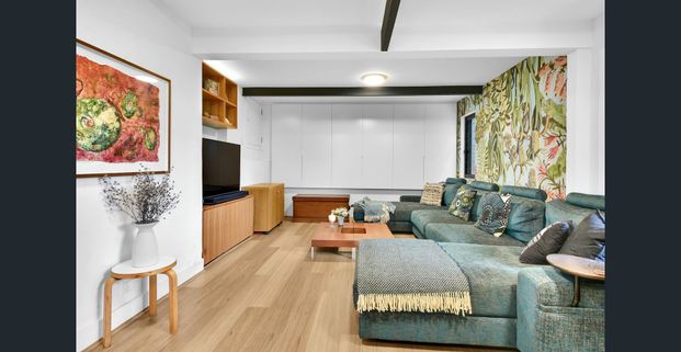 A Quiet Luxury Retreat with Middle Harbour Views - Photo 1