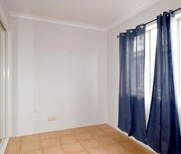 AS CENTRAL AS THEY COME! TIDY UNIT IN THE HEART OF GLADSTONE - Photo 4