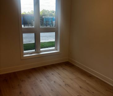 For Lease - 3088 William Cutmore Boulevard Unit# 112, Oakville, Ont... - Photo 3