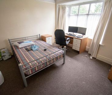 6 bedroom detached house to rent - Photo 4