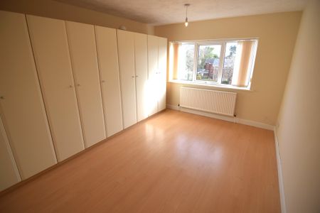 To Let 2 Bed Apartment - Photo 3