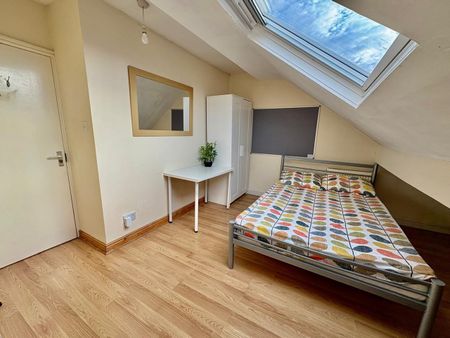 5 Bed Terraced House, Pomona Street, S11 - Photo 4