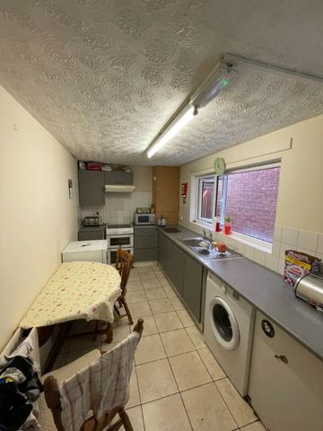 45 St Albans Gardens, Belfast BT9 5DR - Photo 3