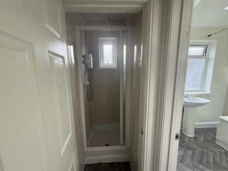 2 bedroom maisonette to rent - Photo 5