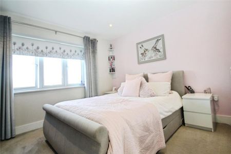3 bedroom detached house to rent - Photo 2