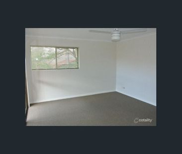 This little gem is situated in a small complex - Photo 3