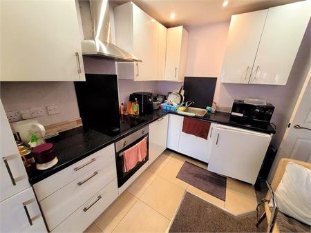 1 bedroom flat to rent - Photo 4