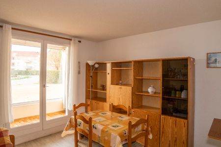 A LOUER STUDIO MEUBLE + LOGGIA PORT LA NOUVELLE - Photo 2