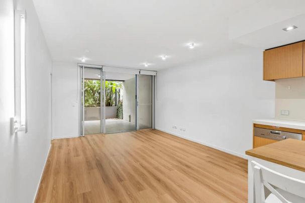 “Ground Floor Luxury!” - Photo 1