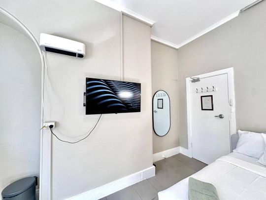 Ensuite Room for Rent in the Heart of Oxford Street - Photo 1
