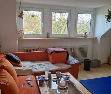 Direkt im Grünen: helle 2-Zimmer Dachzimmerwohnung - Foto 1
