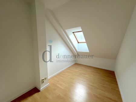 Lichtdurchflutete Dachgeschosswohnung – ab sofort einziehen! - Photo 5