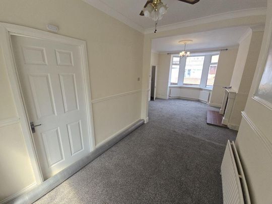 3 bedroom semi-detached house to rent - Photo 1