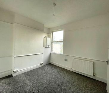 2 bedroom maisonette to rent - Photo 2