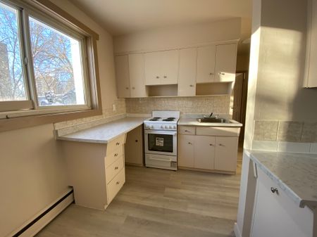 One bedroom Downtown November Incentive ! - Photo 4