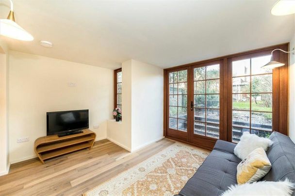 Surrey Square, Walworth, SE17 - Photo 1