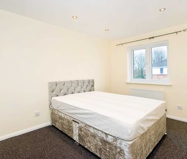 3 Bed Semi-Detached House, Richard House Drive, E16 - Photo 4