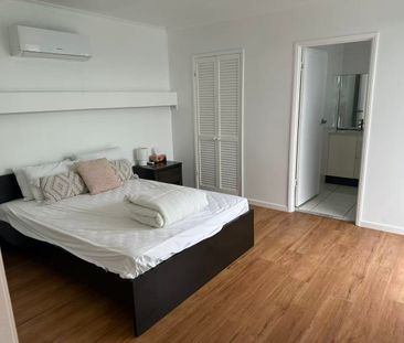 Amazing Waterfront 5 bedroom Home at heart of Broadbeach。 - Photo 5