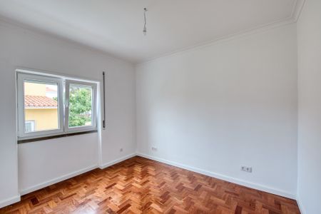 Renovated 2-Bedroom Apartment in Torre - Cascais - Photo 4