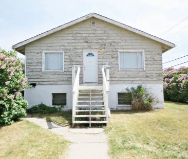 2 BEDROOM + 1 BATH | MAIN FLOOR UNIT IN FOREST LAWN — A, 1540 47 St... - Photo 1