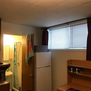 Chambre à louer pour étudiant-e seulement - Photo 2