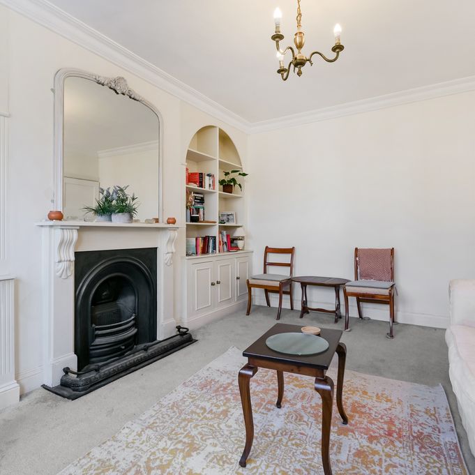 Gloucester Court, TW9, London - Photo 1