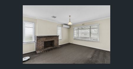 Family Home in Brighton - Photo 2