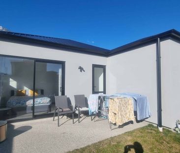 3 Bedroom, 2 Bathroom Home in Hanley's Farm - Photo 5