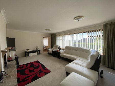 4 bedroom detached house to rent - Photo 2