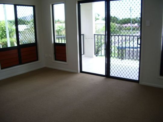1/32 Camp Street, Mundingburra QLD 4812 - Townhouse For Rent | Domain - Photo 1