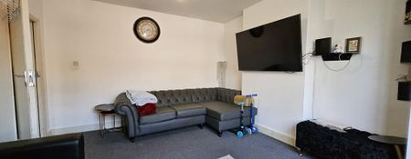 4 bedroom semi-detached house to rent - Photo 4