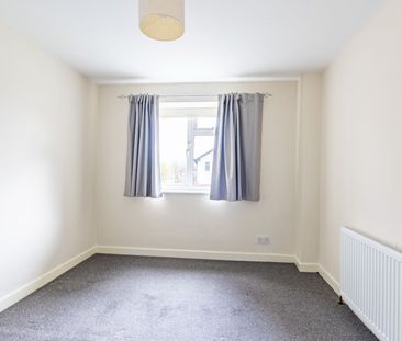 Available unfurnished now - Photo 4