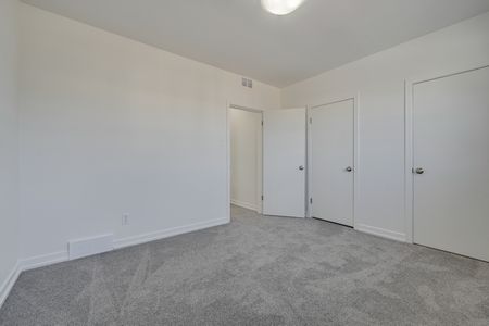 Edward Manor - Photo 5