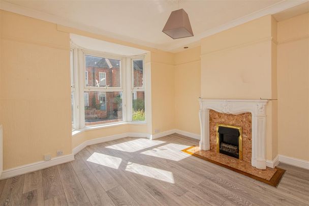 3 bed House - Mid Terrace To Let - Photo 1