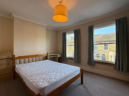 3 bedroom terraced house to rent - Photo 5