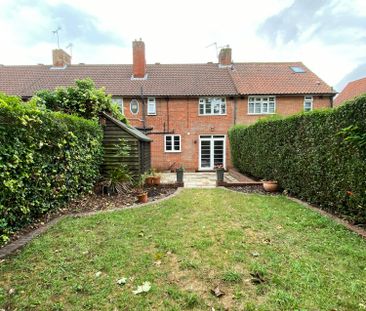 Lemsford Lane, Welwyn Garden City, Hertfordshire, AL8 6YJ - Photo 4