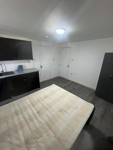 Studio to rent - Photo 3