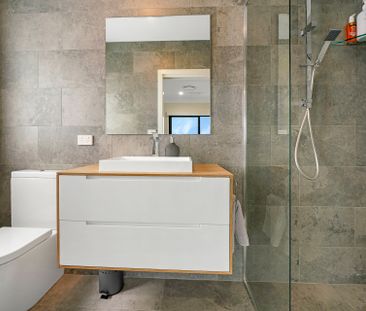 "Ultra-Modern and Sleek" - Photo 2