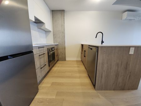 Superbe unité neuve d’une chambre, offerte semi-meublée ! - Photo 5