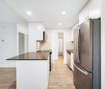 Governor’s Square - Photo 3