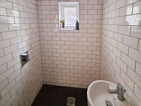 Robin Hood Road, Brentwood - Photo 3