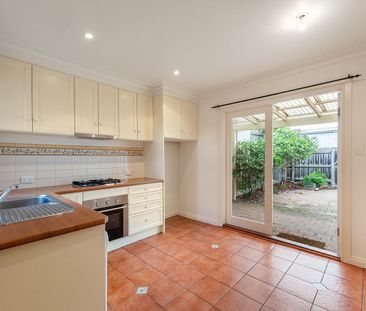 The Quintessential Northcote House - Photo 3