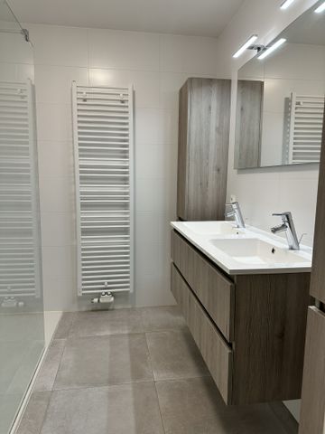 Modern appartement met één slaapkamer - Photo 3