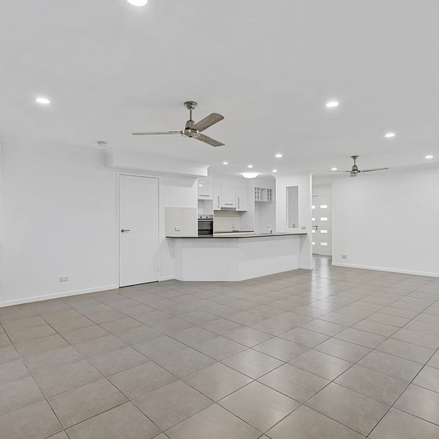 Beautifully Presented Duplex - Photo 1