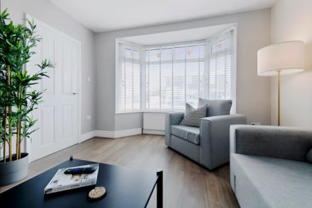 3 bedrooms 1 bathroom - Photo 2