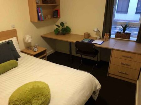 Two Bedroom Apartment - Photo 3