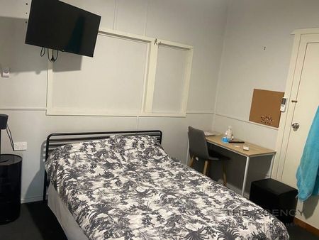 Renovated share house in Kawana, two rooms available! - Photo 3