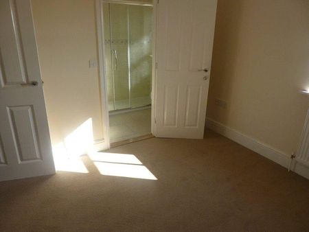 3 bedroom semi-detached house to rent - Photo 2